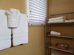 Lakeside Inn and Cafe