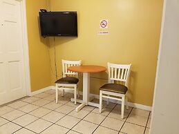 Lakeside Inn and Cafe