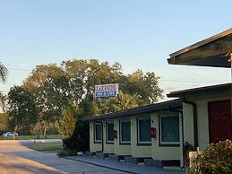 Lakeside Inn and Cafe