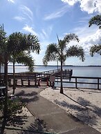 Lakeside Inn and Cafe