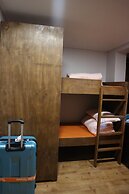 Zzzip Guest House - Hostel