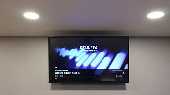 Zzzip Guest House - Hostel