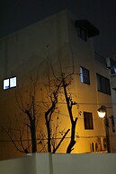 Zzzip Guest House - Hostel