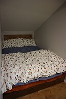 Zzzip Guest House - Hostel