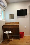 Zzzip Guest House - Hostel