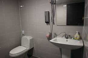 Zzzip Guest House - Hostel