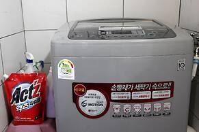 Zzzip Guest House - Hostel