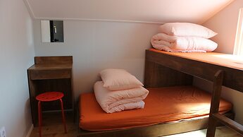 Zzzip Guest House - Hostel