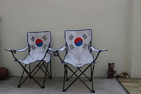 Zzzip Guest House - Hostel