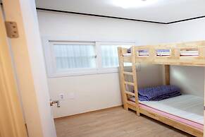 Crossroad Backpackers