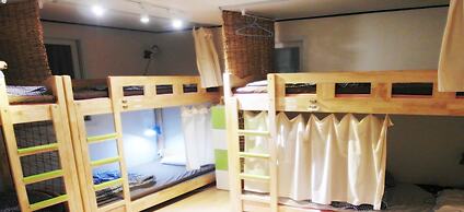 Crossroad Backpackers