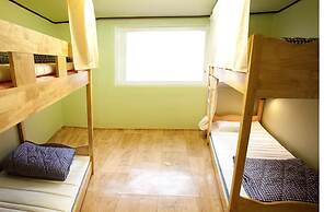 Crossroad Backpackers