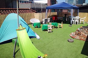 Crossroad Backpackers