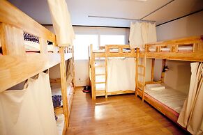 Crossroad Backpackers