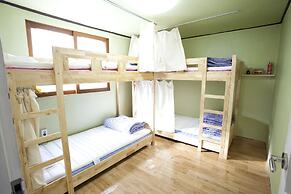 Crossroad Backpackers