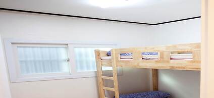 Crossroad Backpackers