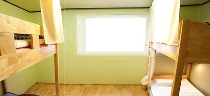 Crossroad Backpackers