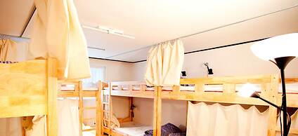 Crossroad Backpackers