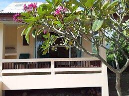 Jinta Beach Bungalow