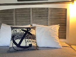 Knapps Narrows Marina & Inn