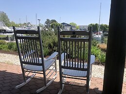 Knapps Narrows Marina & Inn