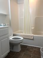 Knapps Narrows Marina & Inn