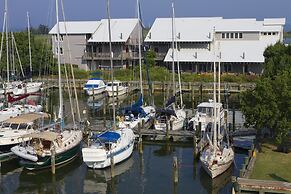 Knapps Narrows Marina & Inn