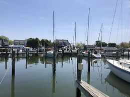 Knapps Narrows Marina & Inn