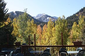 Silver Fork Lodge and Restaurant