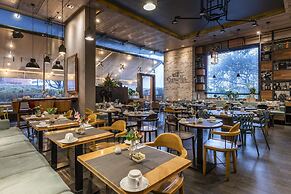 100 Luxury Suites by Preferred