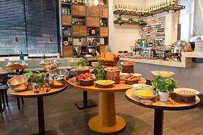 100 Luxury Suites by Preferred