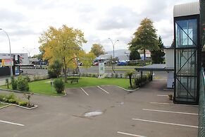 Gateway International Motel