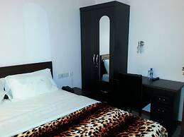 Way Side Hotel