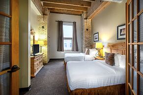 The Suites Hotel at Waterfront Plaza