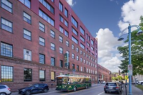 The Suites Hotel at Waterfront Plaza