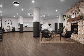 The Suites Hotel at Waterfront Plaza