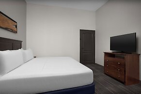 The Suites Hotel at Waterfront Plaza