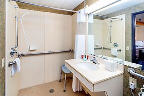 The Suites Hotel at Waterfront Plaza