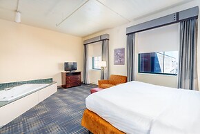 The Suites Hotel at Waterfront Plaza