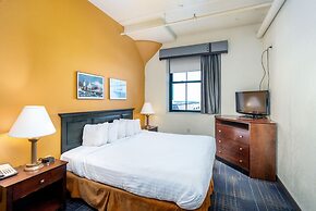 The Suites Hotel at Waterfront Plaza