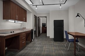 The Suites Hotel at Waterfront Plaza