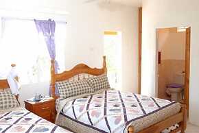 J&G's Tropical Apartments