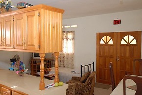 J&G's Tropical Apartments