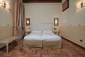 Hotel Villa Policreti