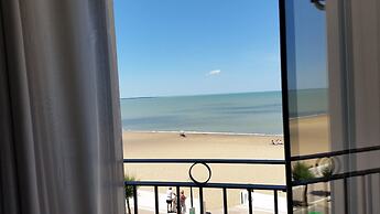 Hotel Les Flots - Chatelaillon Plage