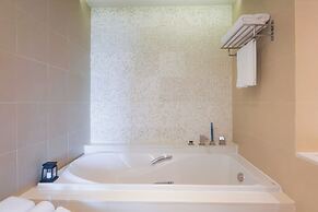 Balcony Seaside Sriracha Hotel & Serviced Apartments