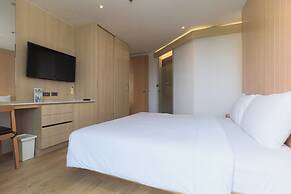 Balcony Seaside Sriracha Hotel & Serviced Apartments