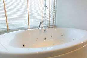 Balcony Seaside Sriracha Hotel & Serviced Apartments