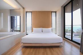 Balcony Seaside Sriracha Hotel & Serviced Apartments