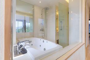 Balcony Seaside Sriracha Hotel & Serviced Apartments